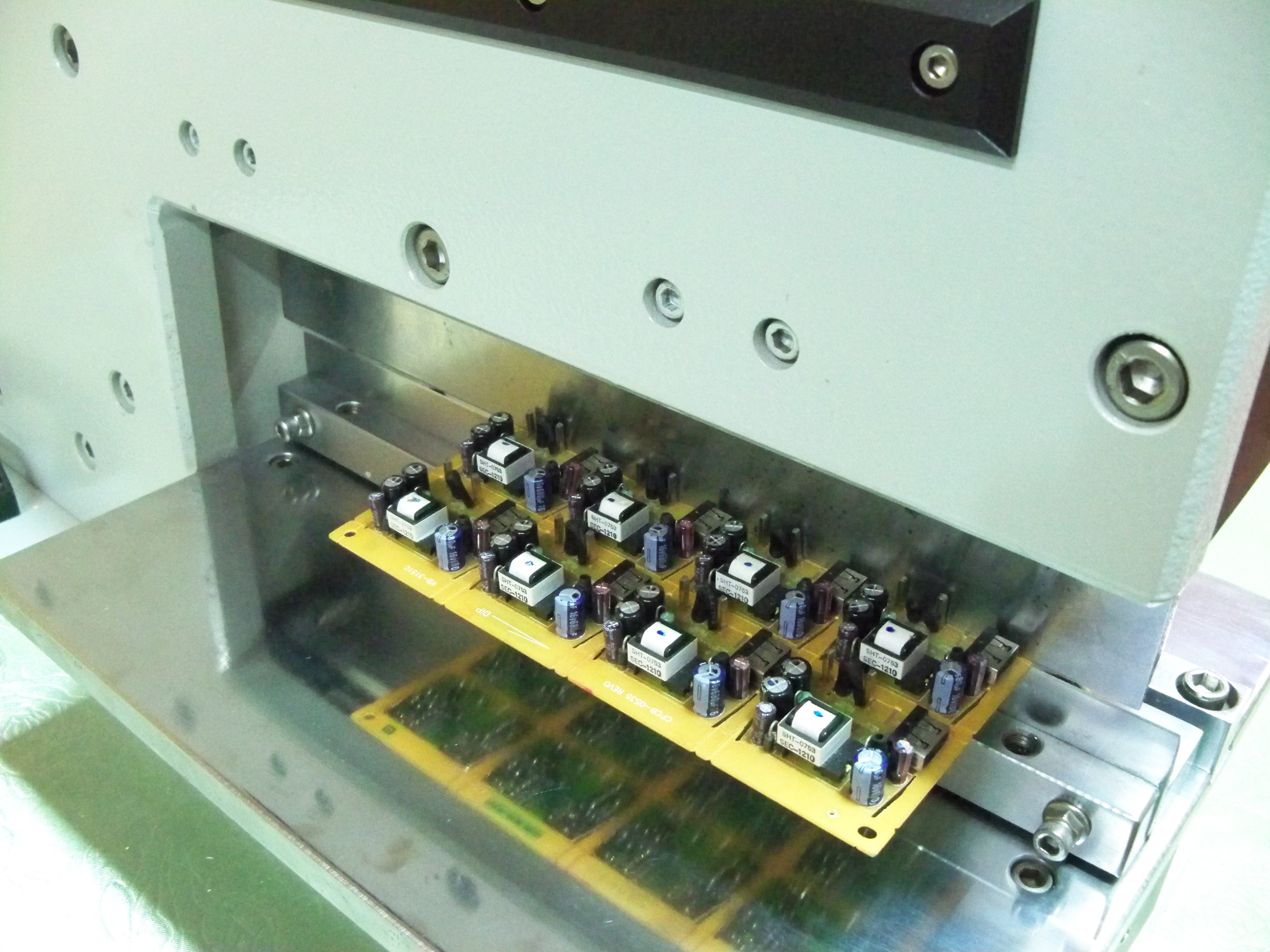 High Accuracy PCB Depanelizer Machine with 2 Linear Blades