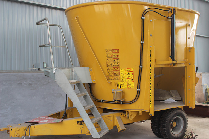 6M3 Vertical TMR Mixer Animal Feed Grinder Electric Tractor Cow Fodder
