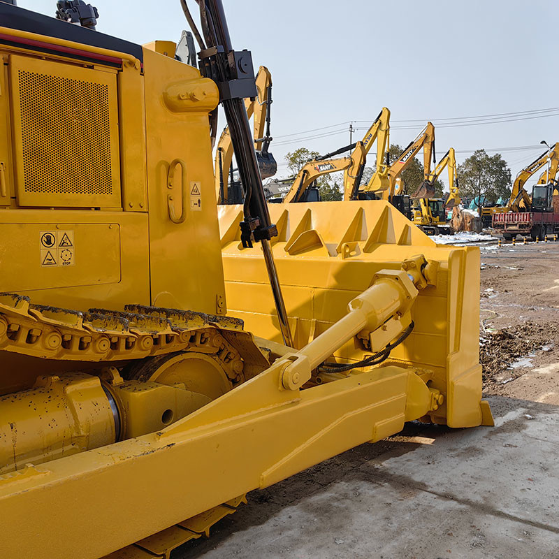 Caterpillar D8R Used Bulldozer 625L Large Fuel Tank Capacity 228KW Rated Power