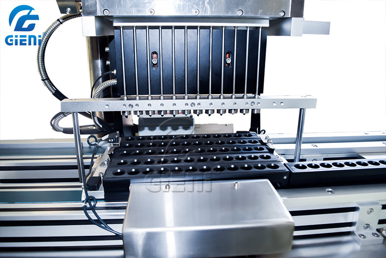 Piston Cosmetic Filling Machine 84pcs/min Mascara Lipstick Production Machine
