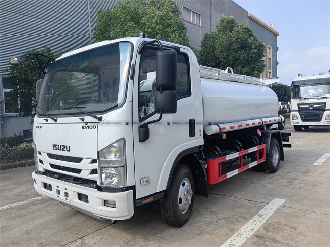 China Qingling Chassis 4x2 6 Wheels Oil Bowser Fuel Dispensing Trucks