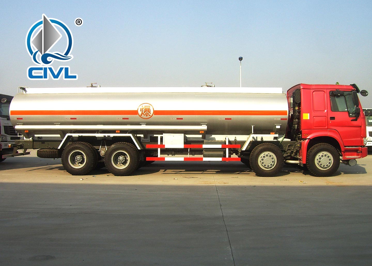 New Howo Fuel Truck 20CBM Effective Oil Tanker Truck For Transporting Petroleum / Chemistry Liquid