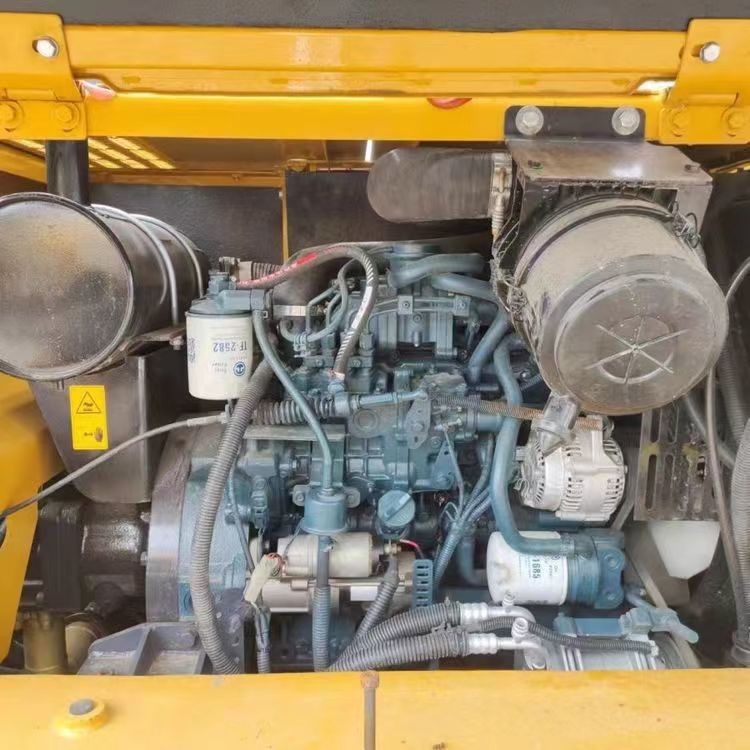The used road construction machinery XCMG75 excavator is in good condition