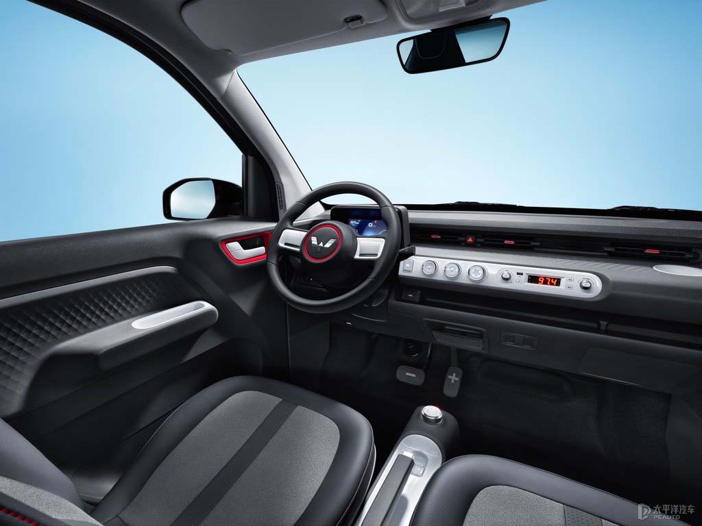 Made in China, SAIC GM Wuling mini electric car is a small electric car, and the popular ternary lithium battery