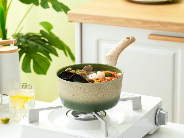 Durable Non Stick Aluminum Saucepan With Stainless Steel Lid And Stay Cool Handle