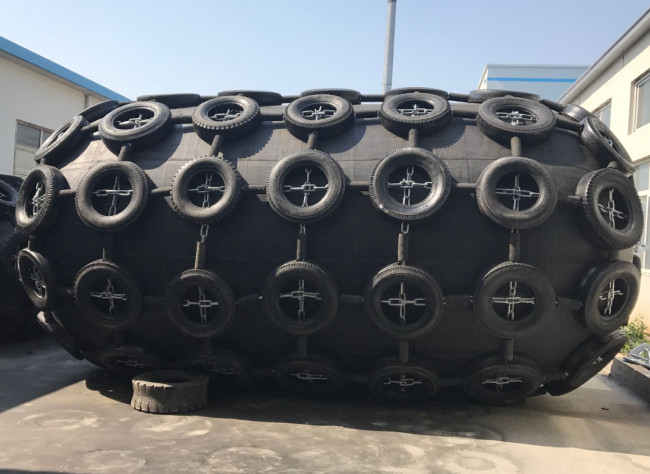 Tire Net Yokohama Pneumatic Rubber Fender Docking 0.05mpa Ship Fender Types