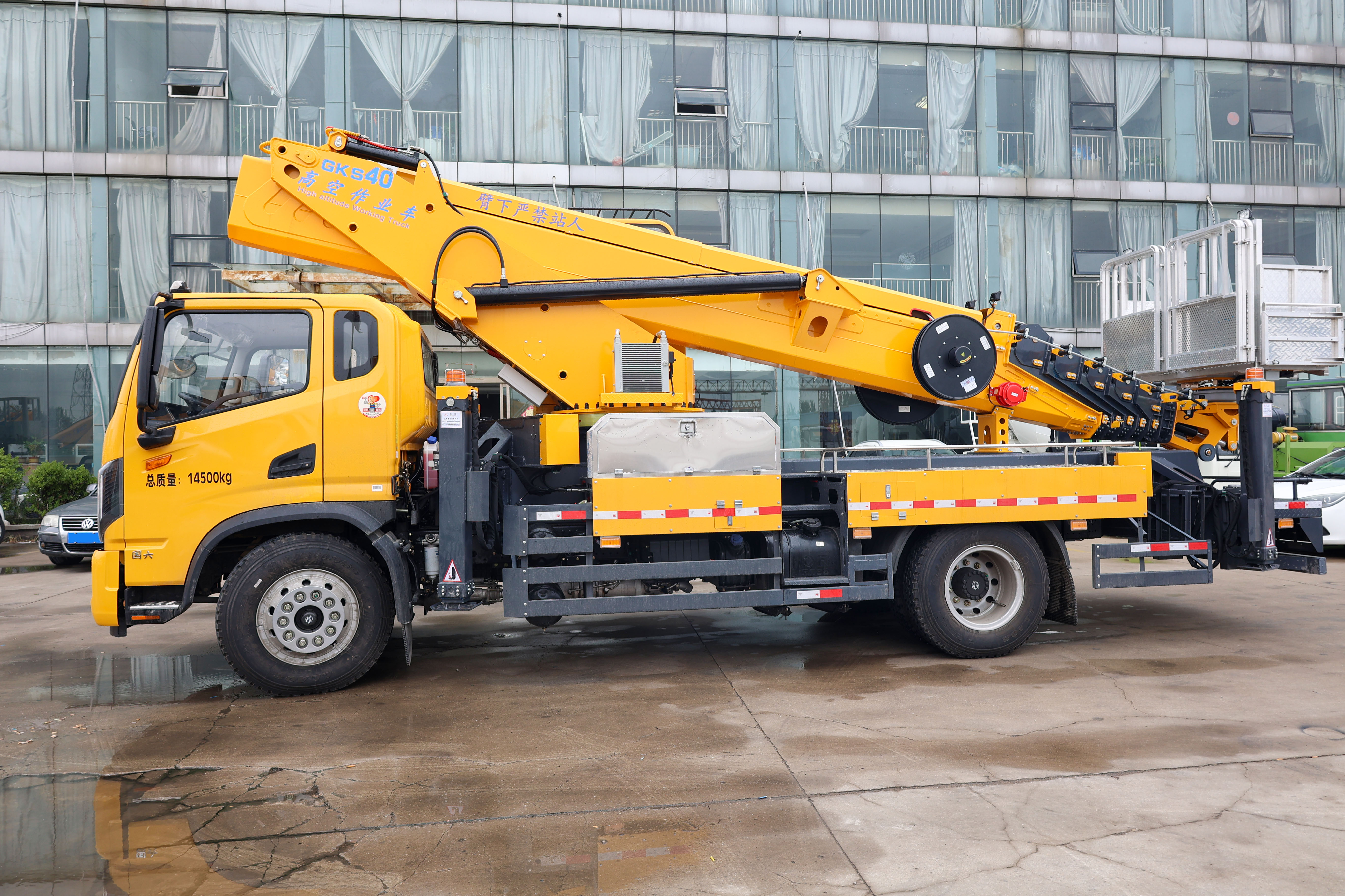 Hydraulic Bucket Lift Truck 40m Diesel aerial platform work vehicles for sale