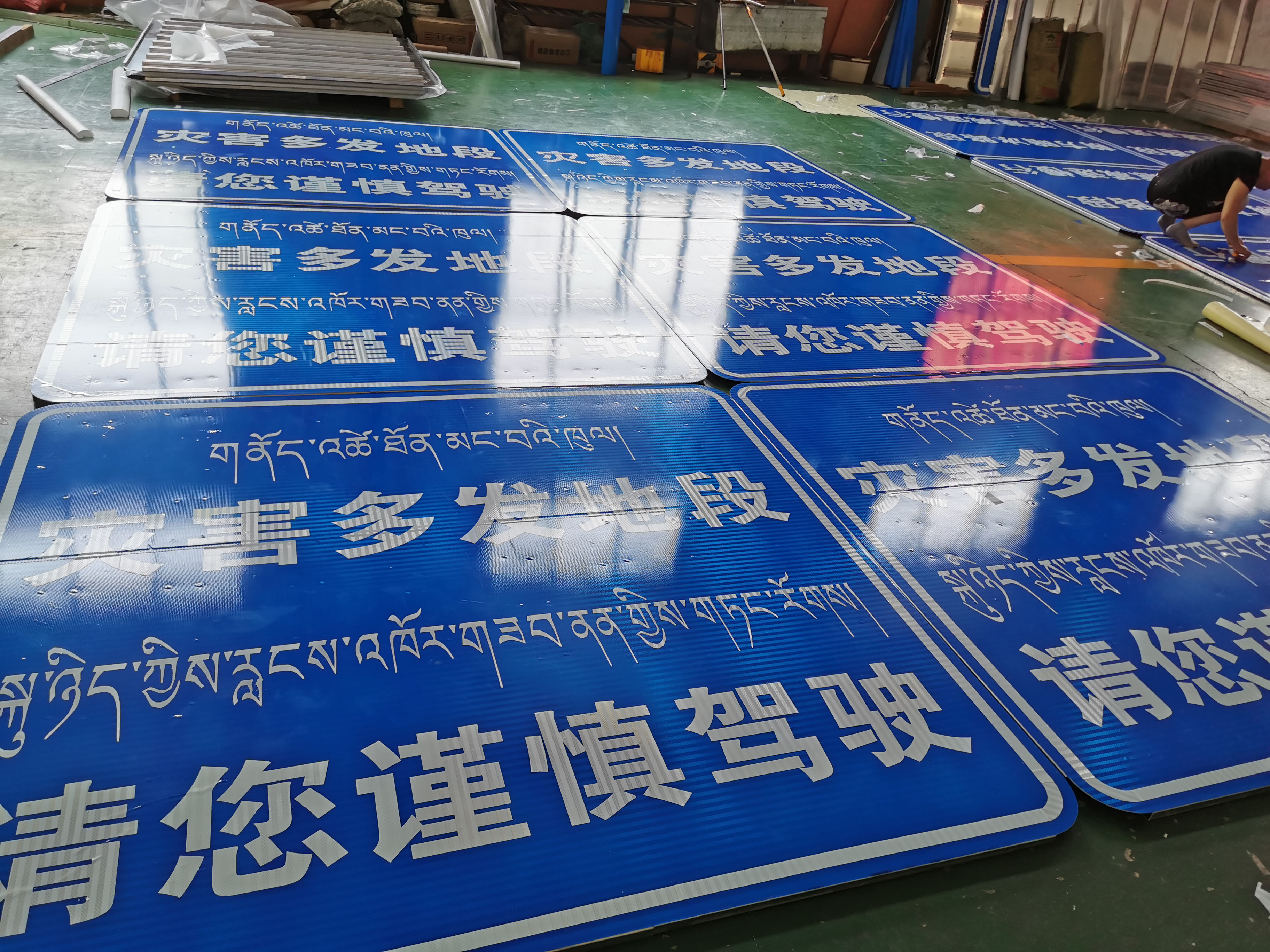 Yellow Display Customized Aluminum Reflective Vinyl Spring Up Road Safety Traffic Sign
