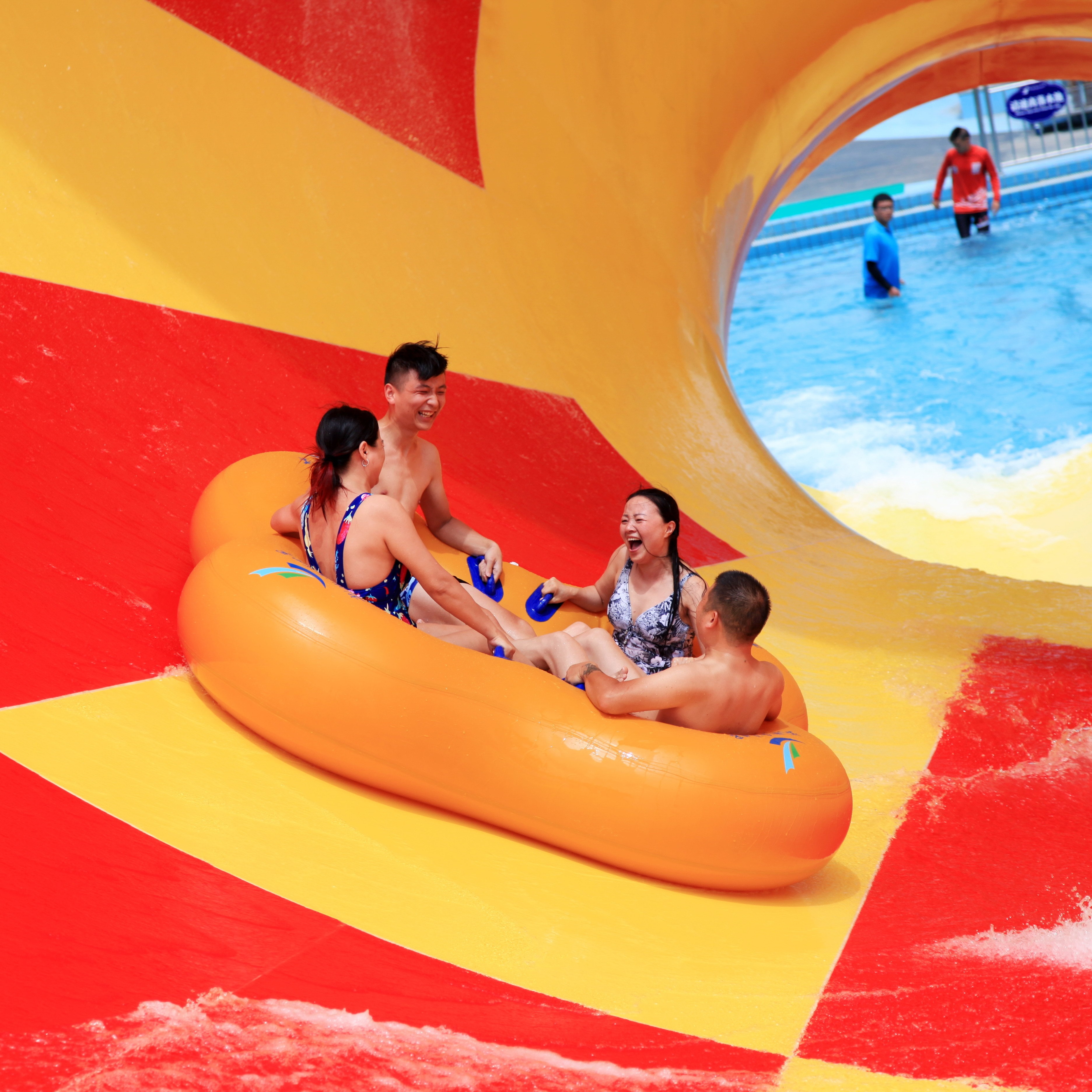 Big Tornado Water Slide Of Fiberglass for Water Park Aqua Park Equipment Supplier
