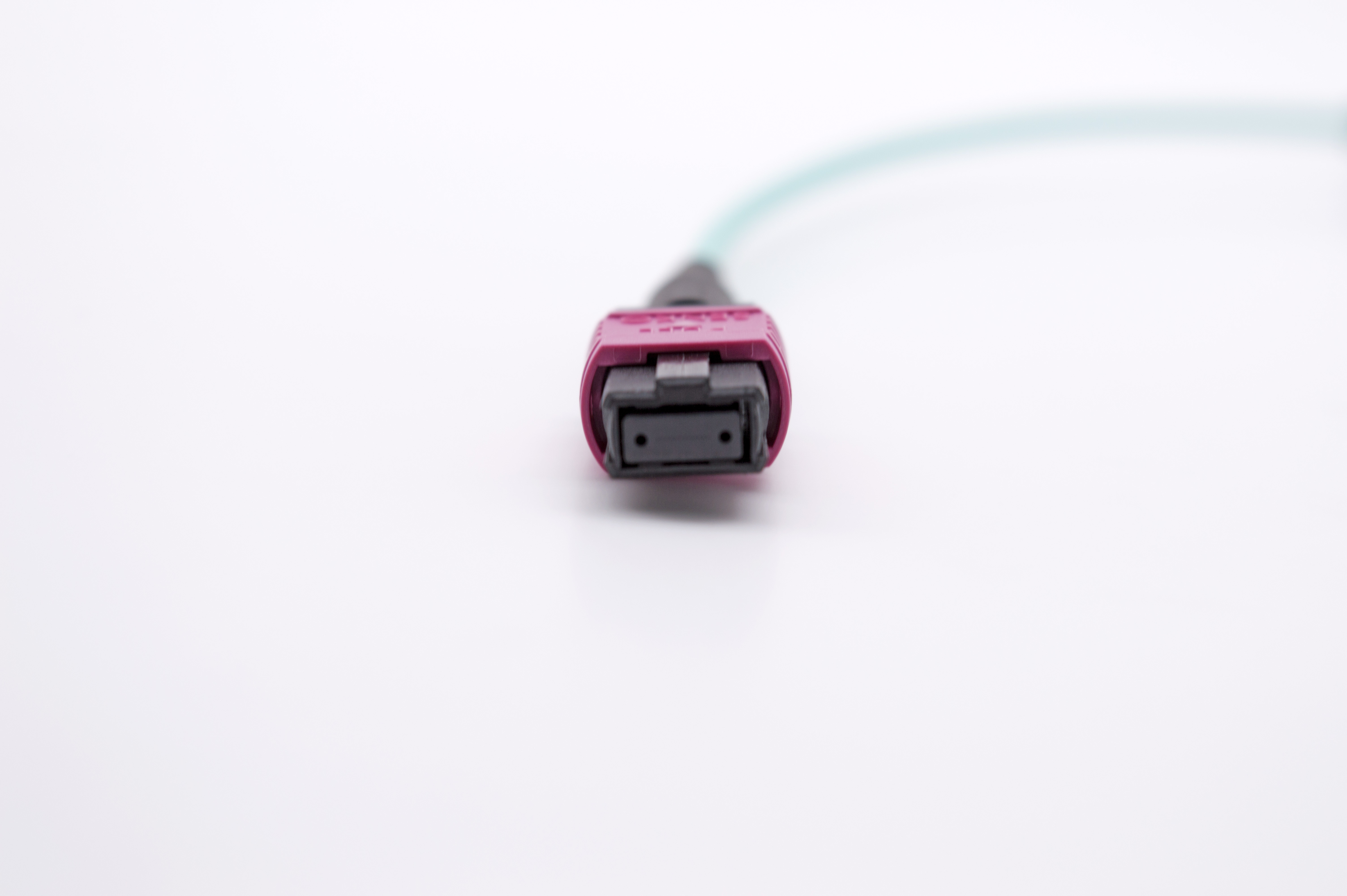 MTP MPO cable , MTP MPO Patch Cable 12 fiber OM3 OM4 50/125um Plenum Rated 40G/100G high-density connections