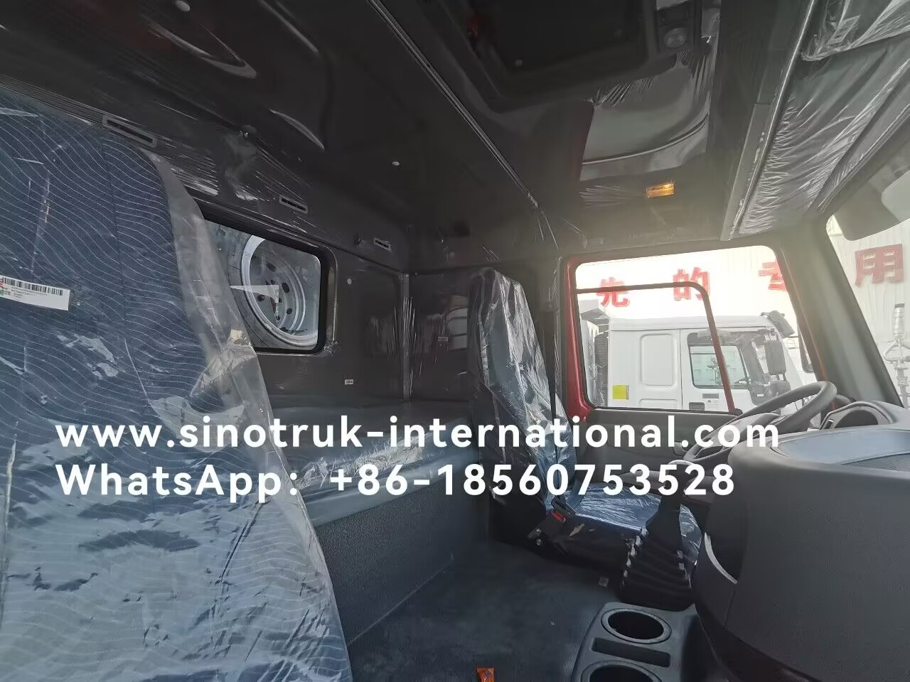 SINOTRUK HOHAN HOWO 380HP LHD Tipper Dump Truck 6X4 Patterned Style Cargo Box