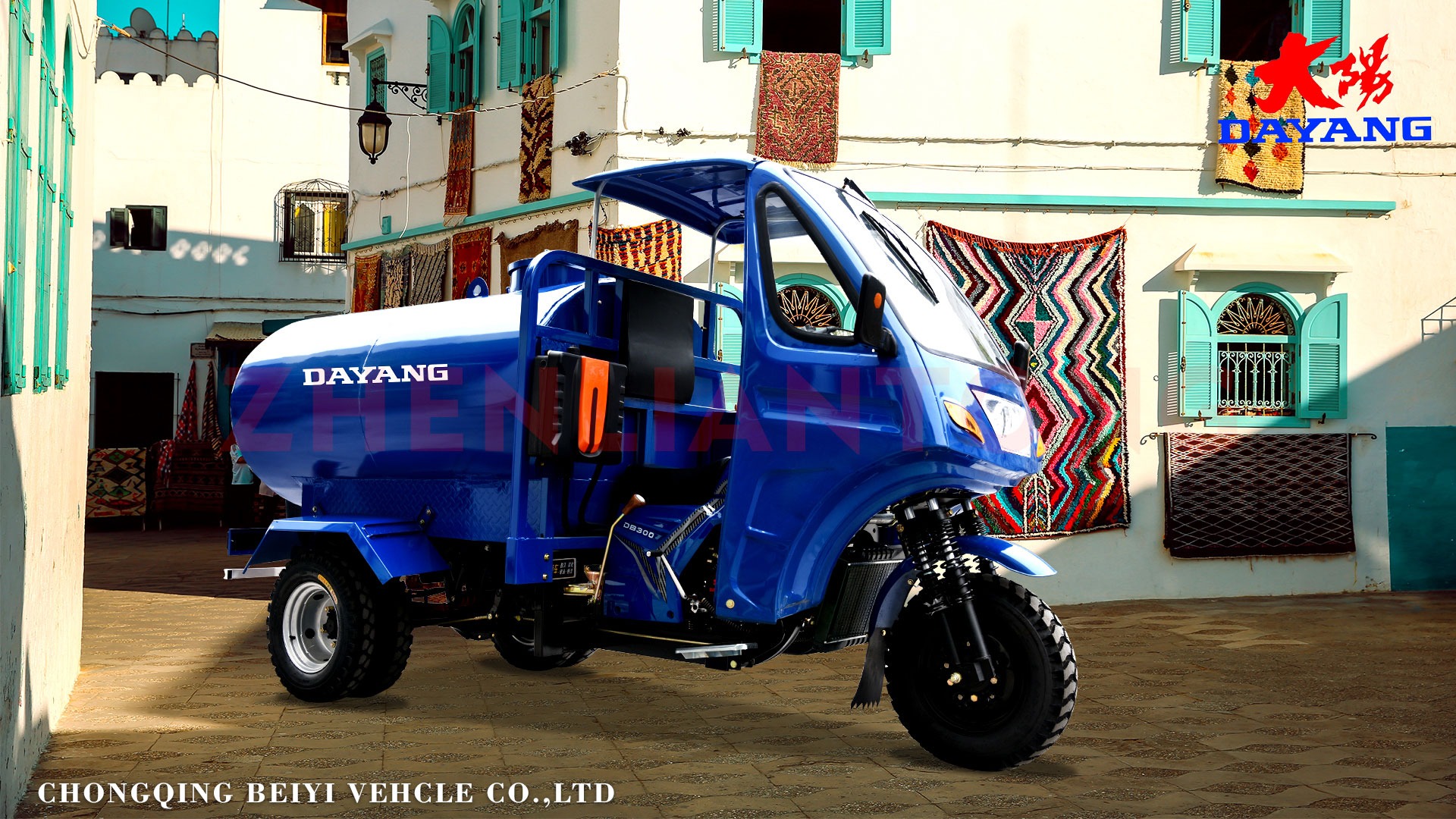 200cc/250cc/300cc Water Cooled Engine Blue Color 1600L Cargo Water Tank Tricycles