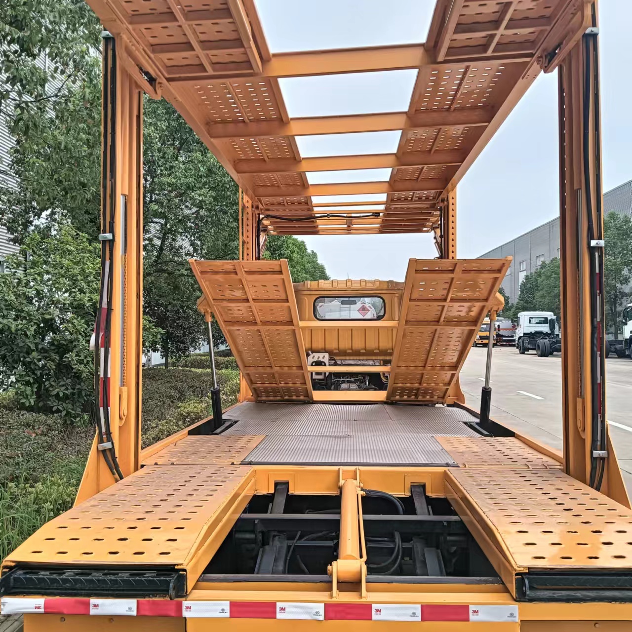 Dongfeng Double-deck Transport Vehicle Specially for Transfering 4 Passenger Cars
