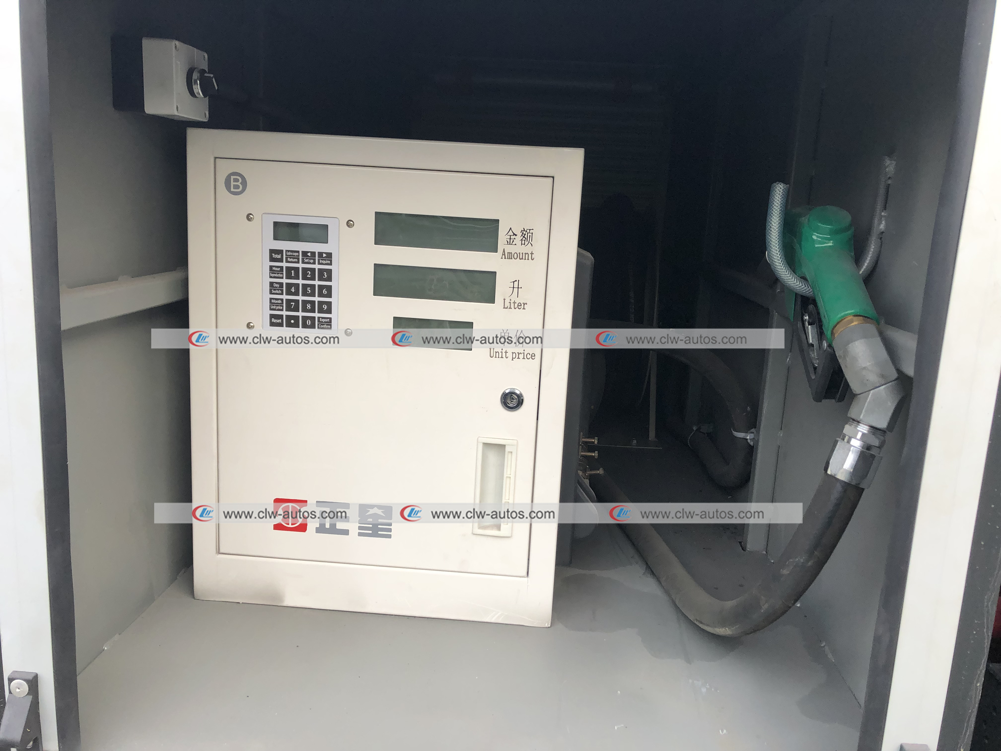 6,000Liters Diesel Gasoline Fuel Dispenser Truck Oil Refueling Tank Truck