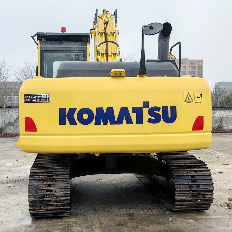 20 Ton Used Digger Komatsu Excavator PC200-8 with Original Hydraulic Pump in Shanghai