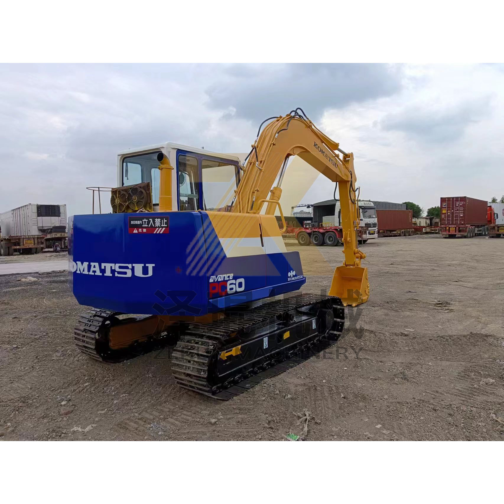 0.32m3 Bucket Capacity Komatsu PC60 Mini Excavator Made in Japan Other Hydraulic Cylinder