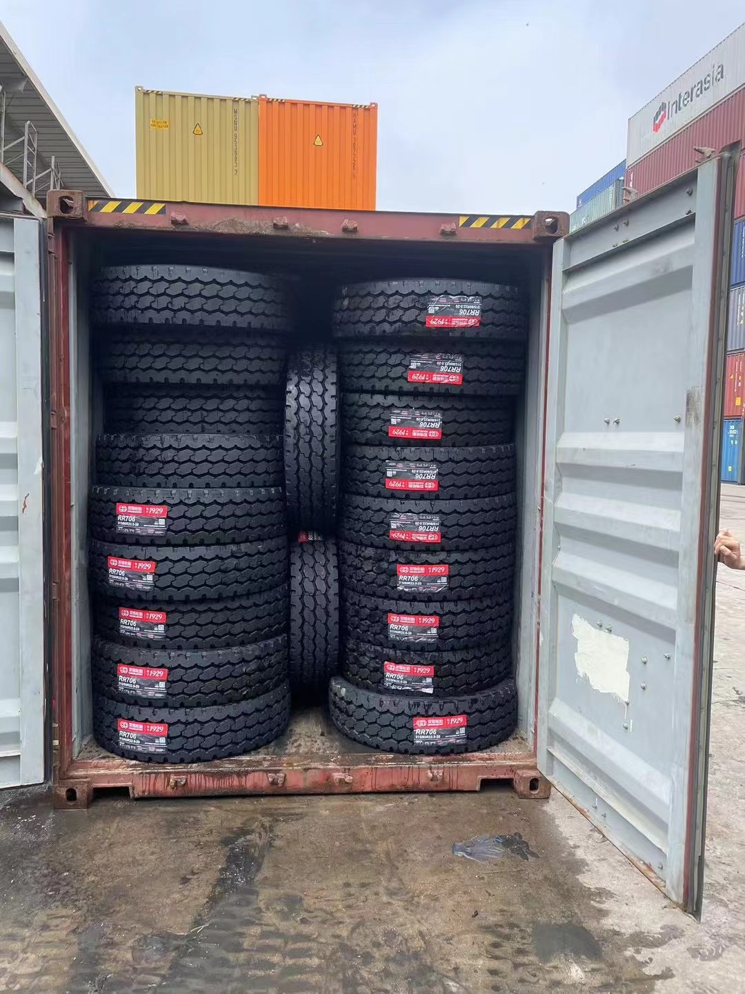 65R22.5-20PR Light Duty Truck Tires AT560 Small Truck Tires