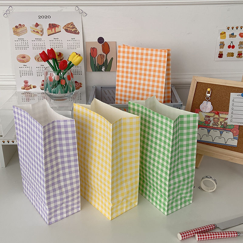 Ins Style Colorful Checkered Gift Bag Custom Printed Paper Bags with Latest Style and Customized