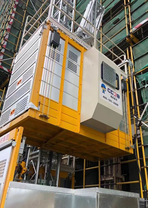 Personnel Construction Material Hoist Payload Capacity 2000Kg With Q355 Steel Material