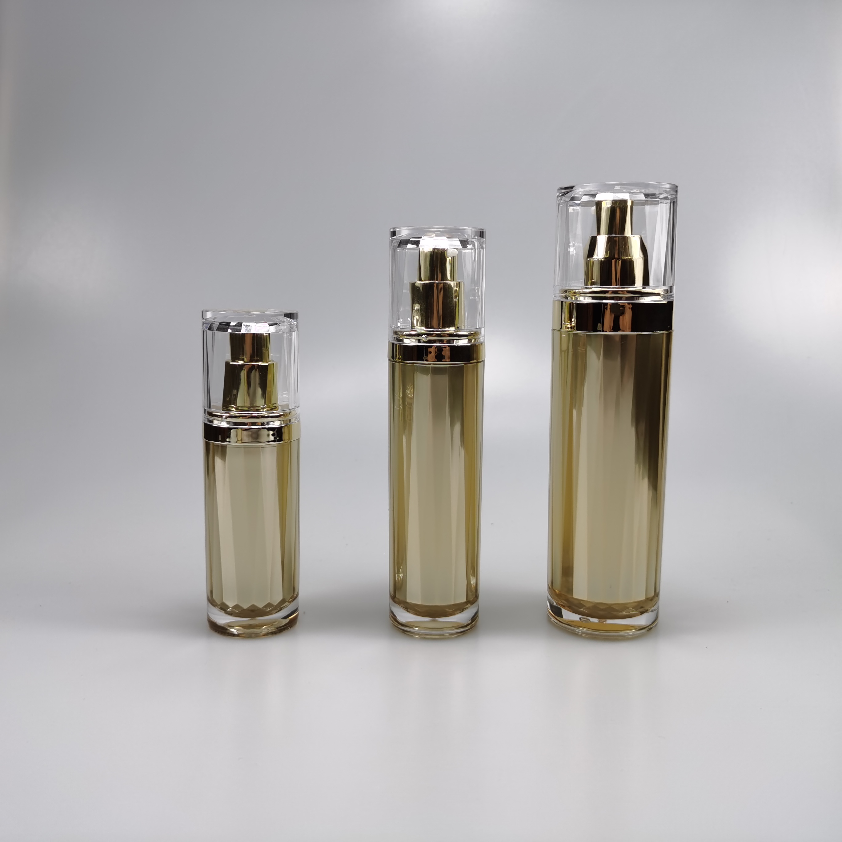 30ml 50ml 110ml Cylinder Acrylic Gold Emulsion Bottle with Pump Sprayer Sealing Type