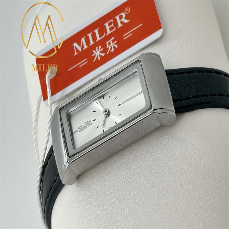 Laser Printing Logo Leather Strap Quartz Watch with 30 Meters Water Waterproof