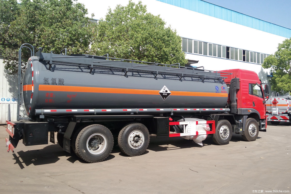 Qingdao Jiefang 260 Horsepower 8X2 Total Weight 31 Ton Volume 18.1 Cubic Meter Chemical Liquid Transporter (Chengliwei Brand)
