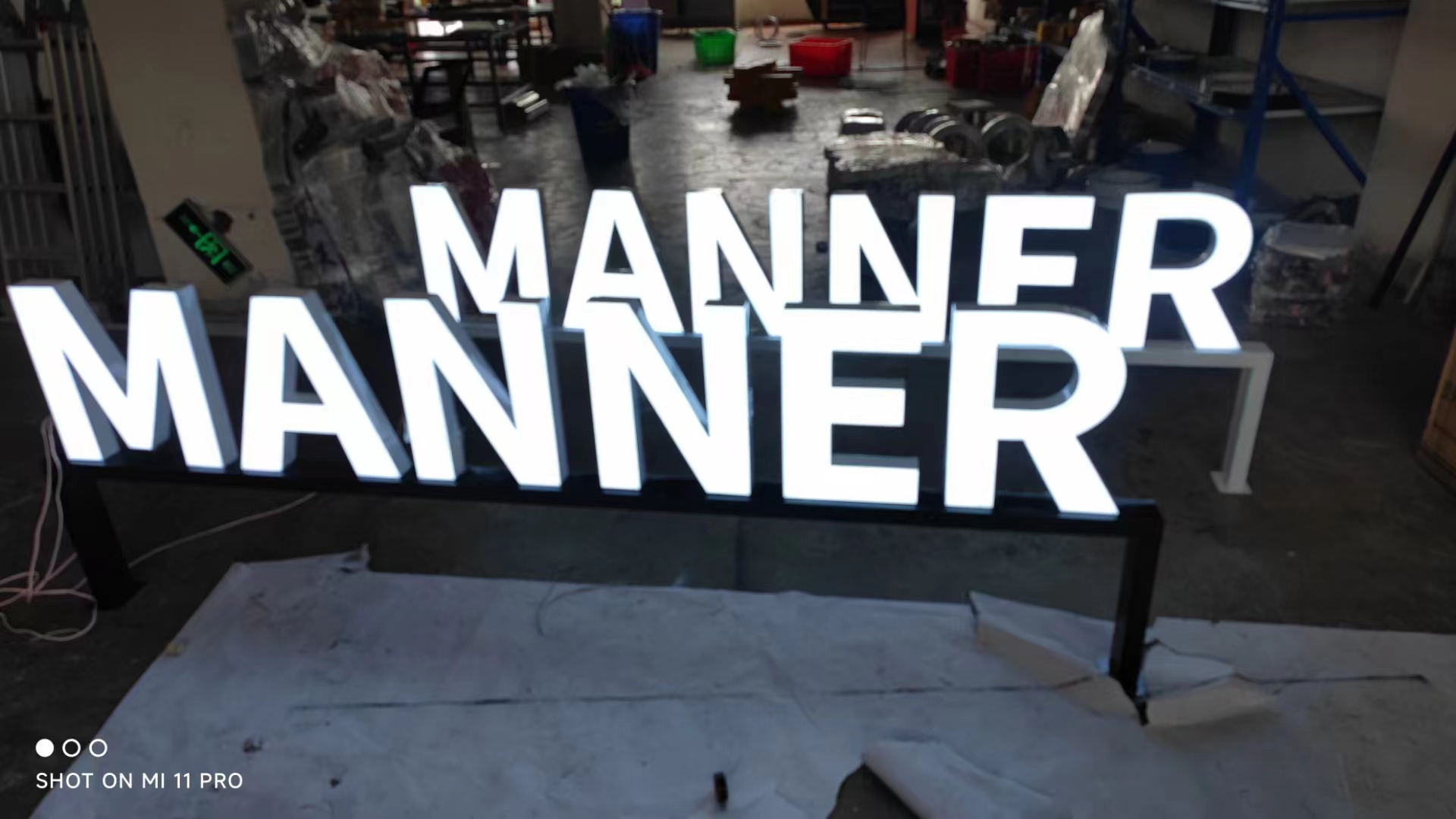 Custom 3d Stainless Steel Interior Wall Letter Logo Sign with Luminous Effect Display