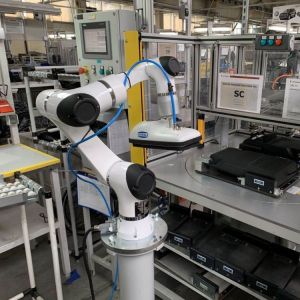 HAN'S Elfin Series E5 Cobot As Pick And Place Machine Work With AGV Robot