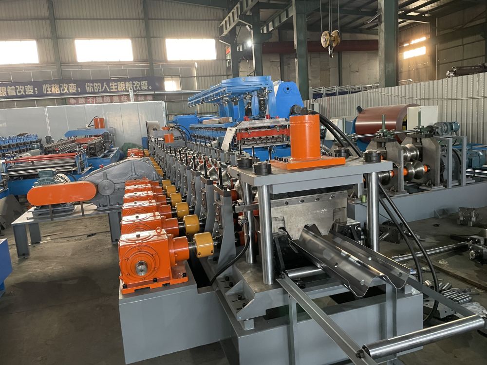 Custom W Beam Crash Barrier Machine Highway Guardrail Metal Roll Former