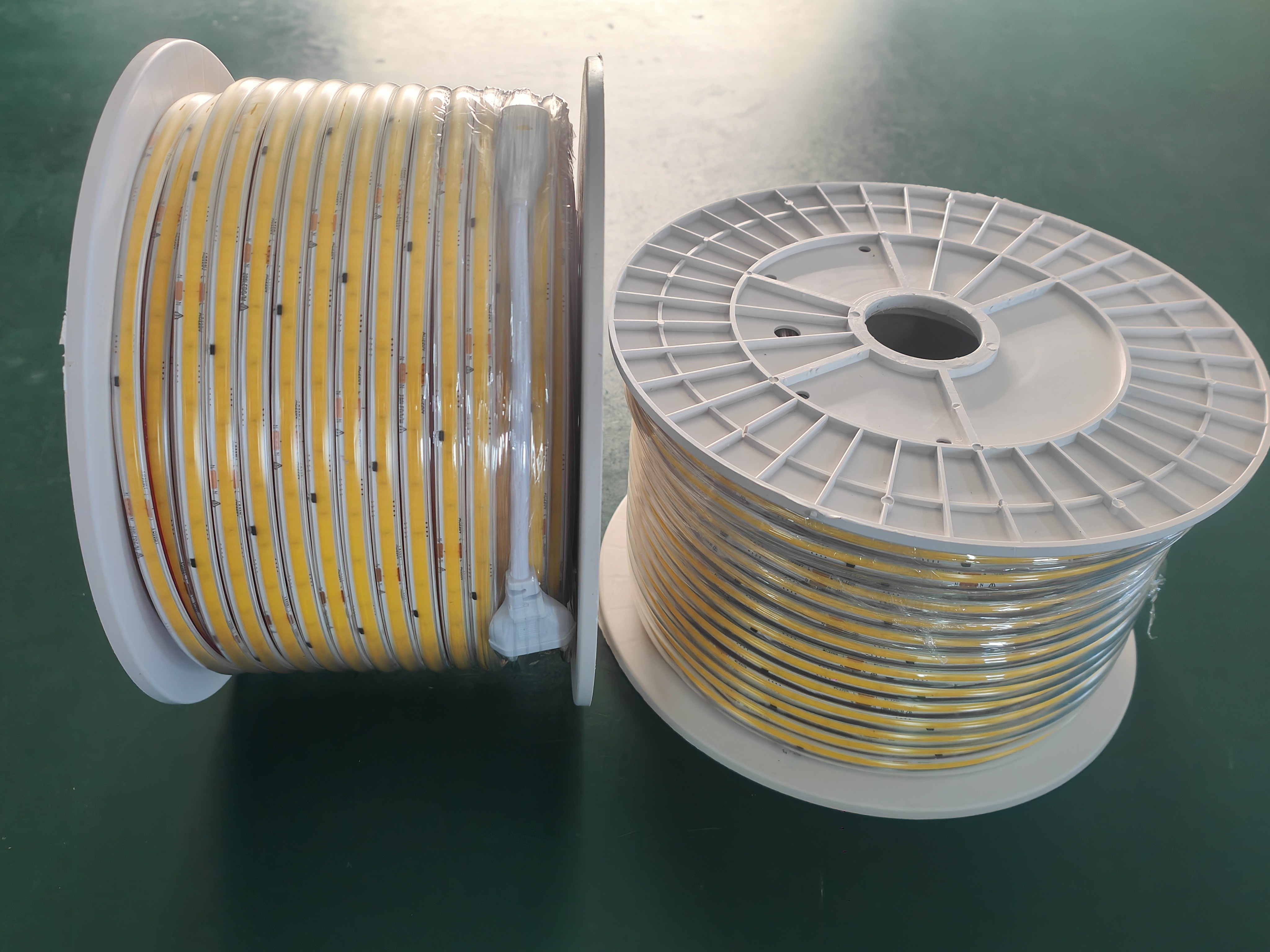 110V/220V Outdoor Lights with Warm White Hight Brightness Designed for Outdoor Installation