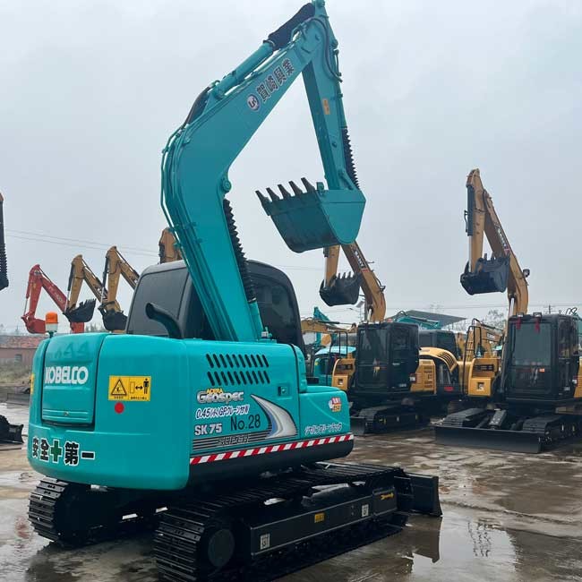 SK75 Crawl Excavator 0.4m3 Bucket Capacity Little Used Excavator Kobelco 0.7tons