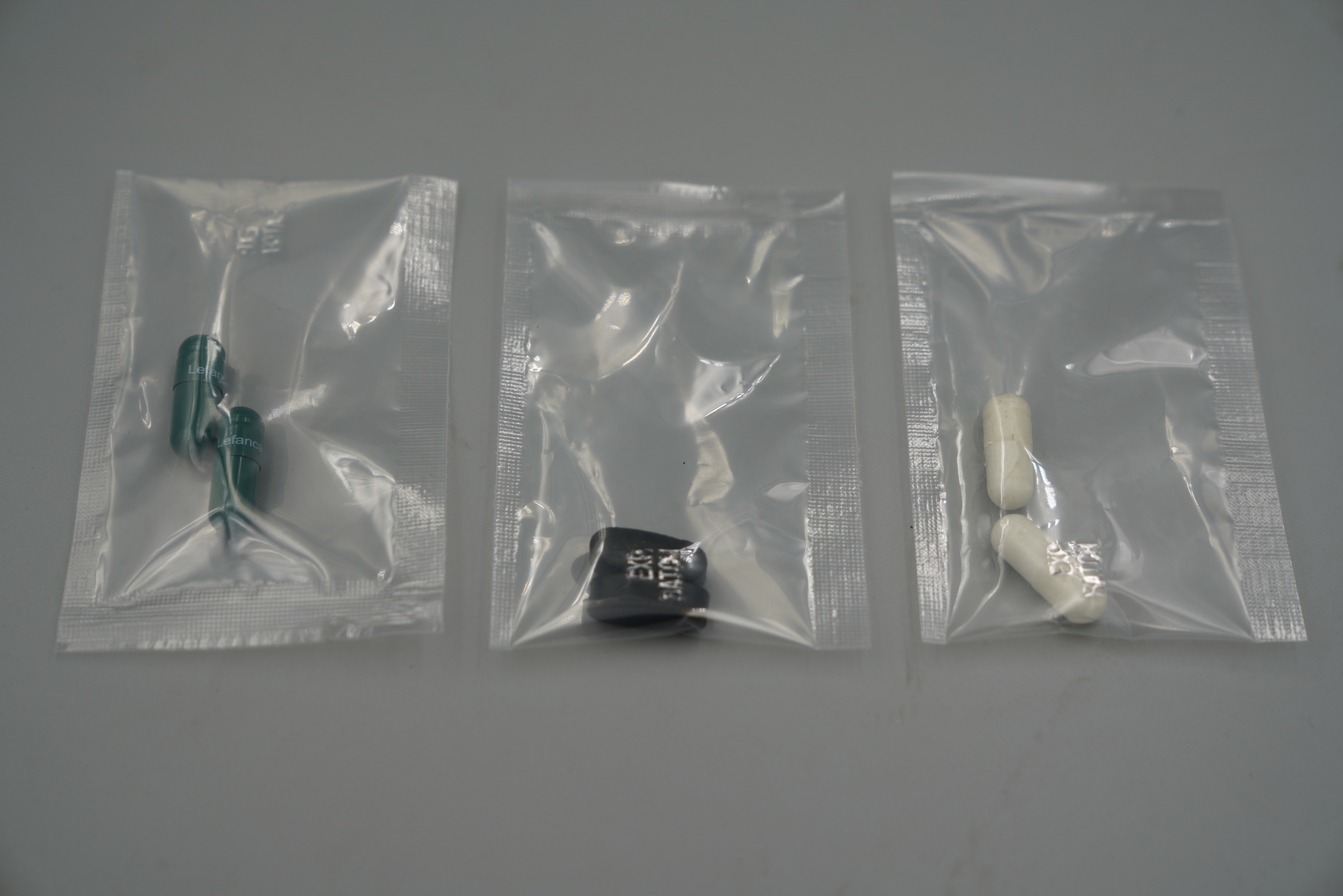 Capsule Counting VFFS Packaging Machine Tablets Pills Vertical Pouch Packing Machine