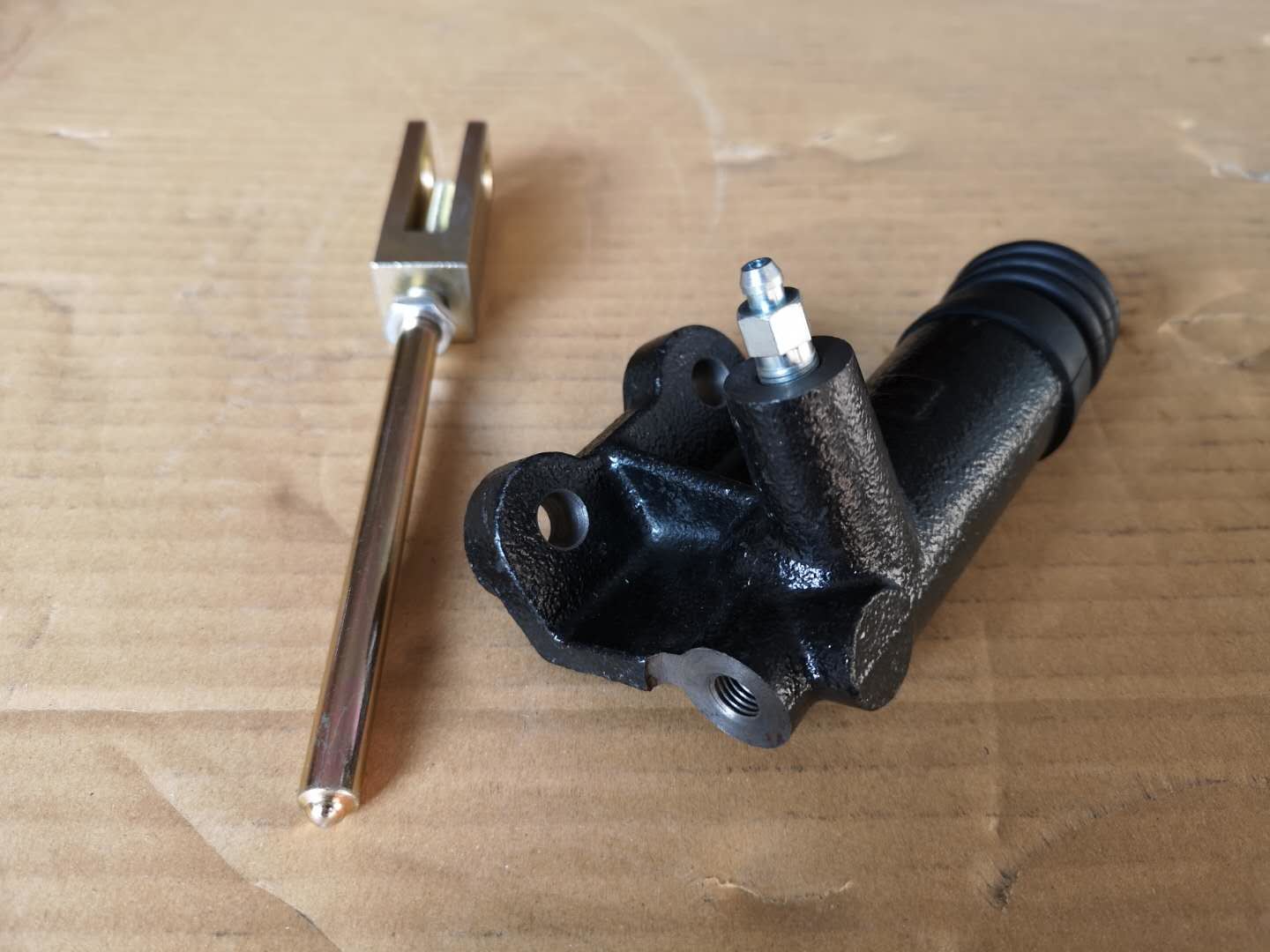 Casting Iron FSR Clutch Slave Cylinder 1475700502 Equip In Old F - Series Truck