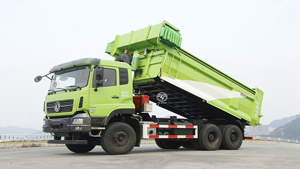 11 20T Van Cargo Trucks with Cummins 6x6 Electric System and Dongfeng KL 300HP Engine