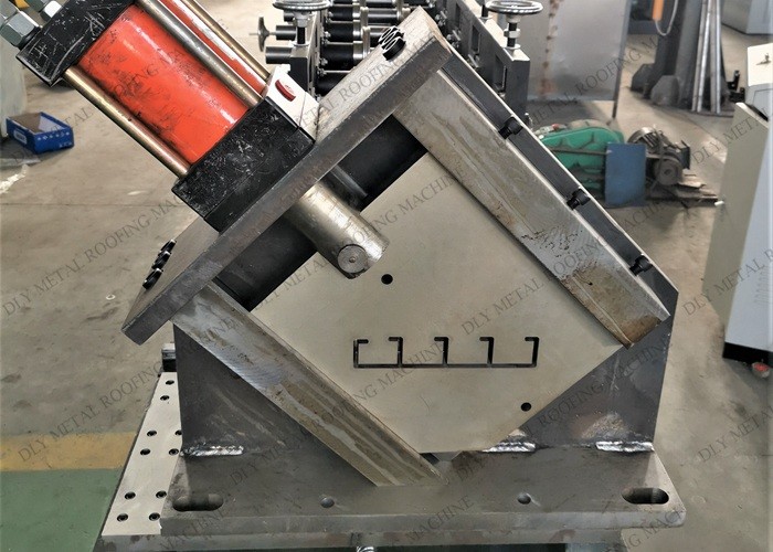 PLC Light Gauge Steel Roll Forming Machine 2.8T Metal Stud Roll Forming Equipment