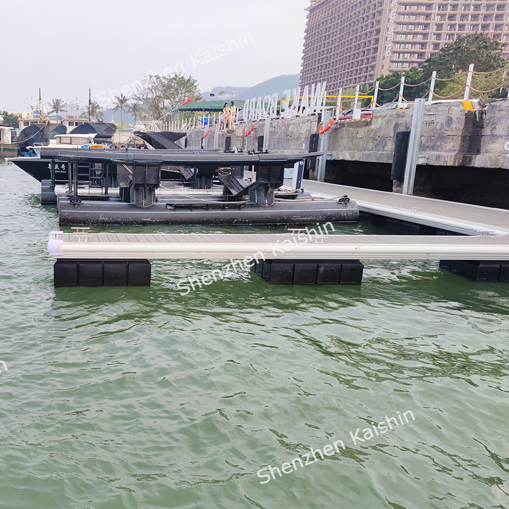 Heavy-Duty Aluminum Alloy Floating Pontoon Marina Docks Customizable With Mooring Cleats