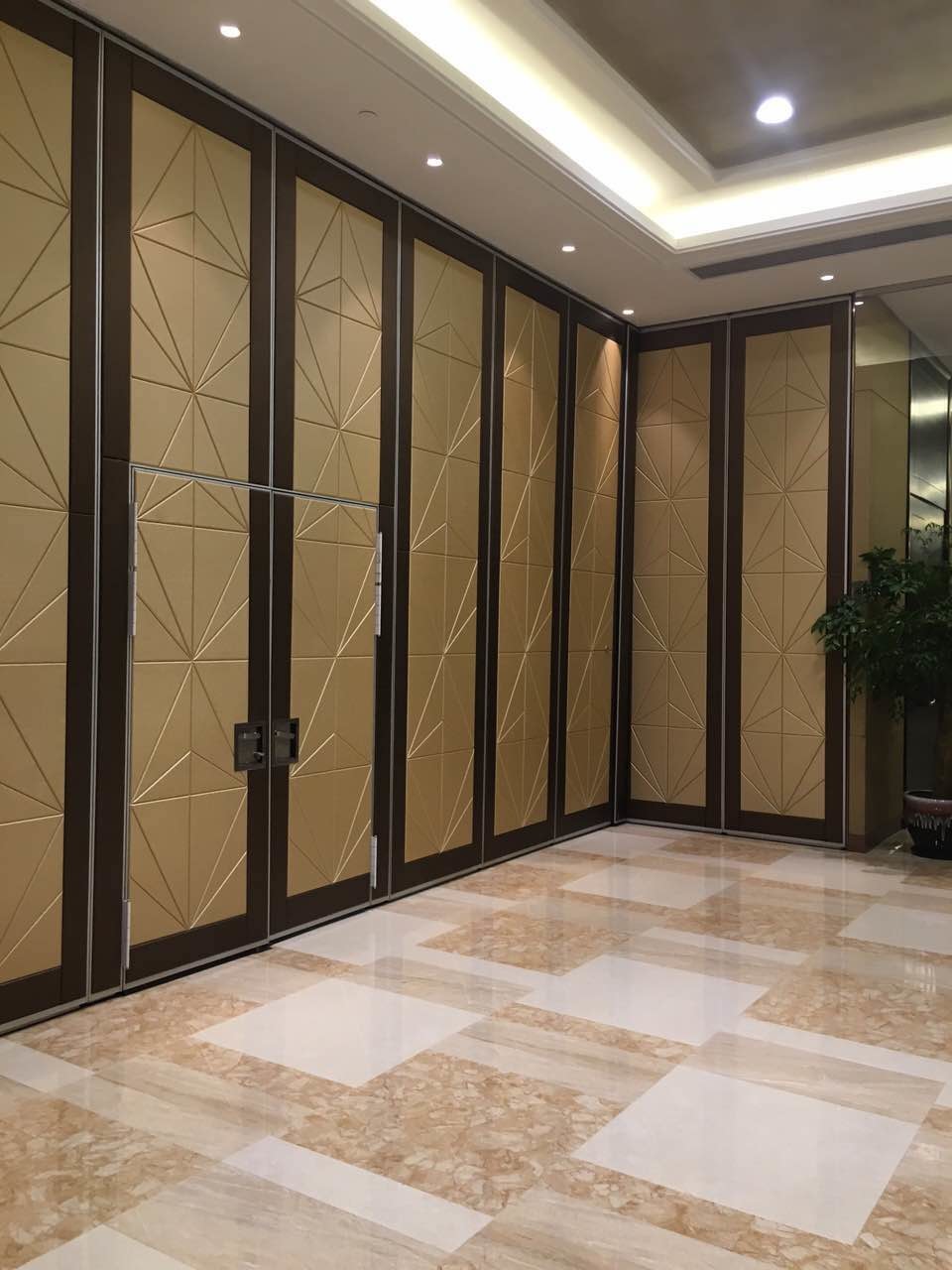 Movable Partition Wall Smoothly Sliding Extra High Panel Customized Color Size Material