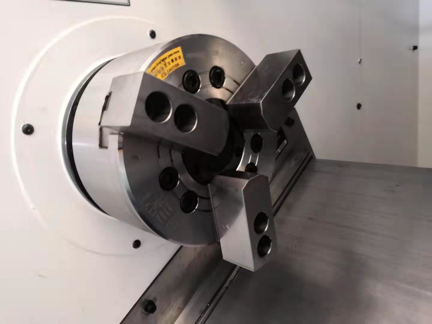 Slant Bed Type Heavy Duty CNC Lathe Machine 4500rpm Spindle Rotatio Speed HTC3627B