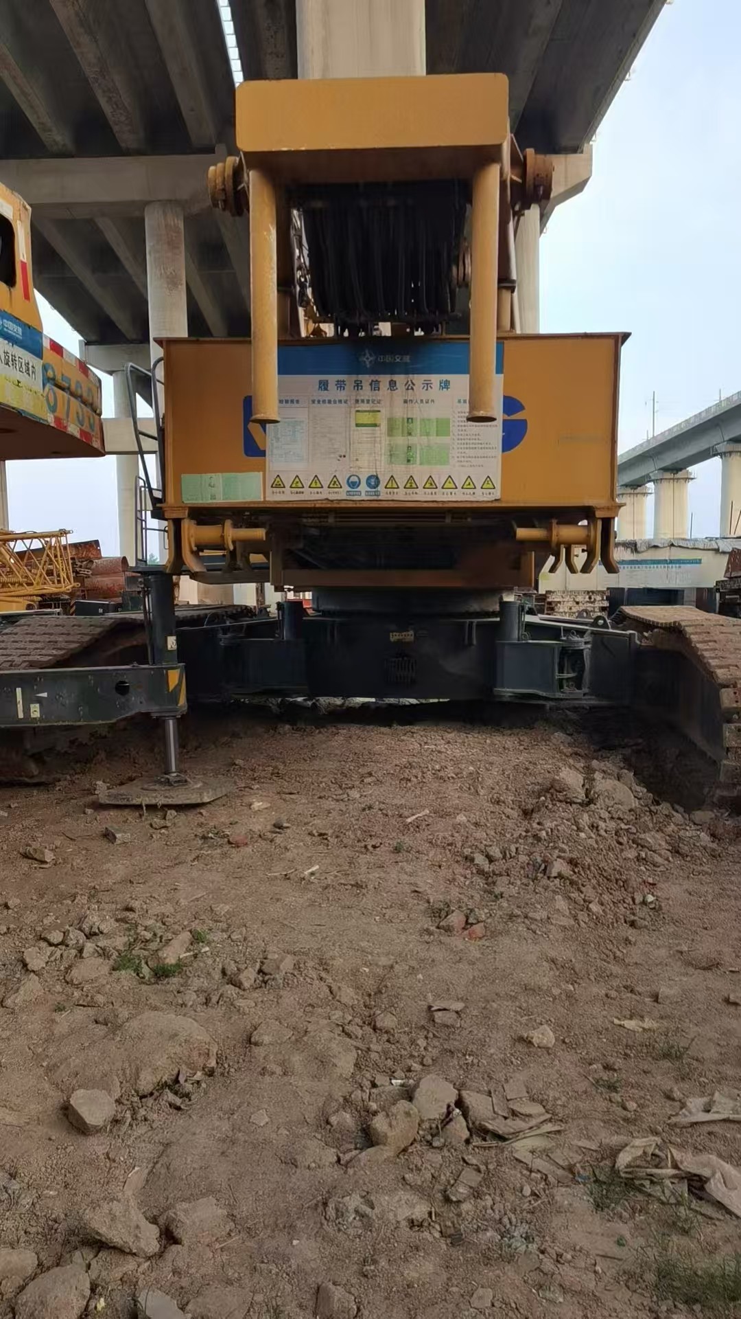 Used XGC130-1 130T Truss Arm Crawler Lifting Crane With High Power And Wide Application