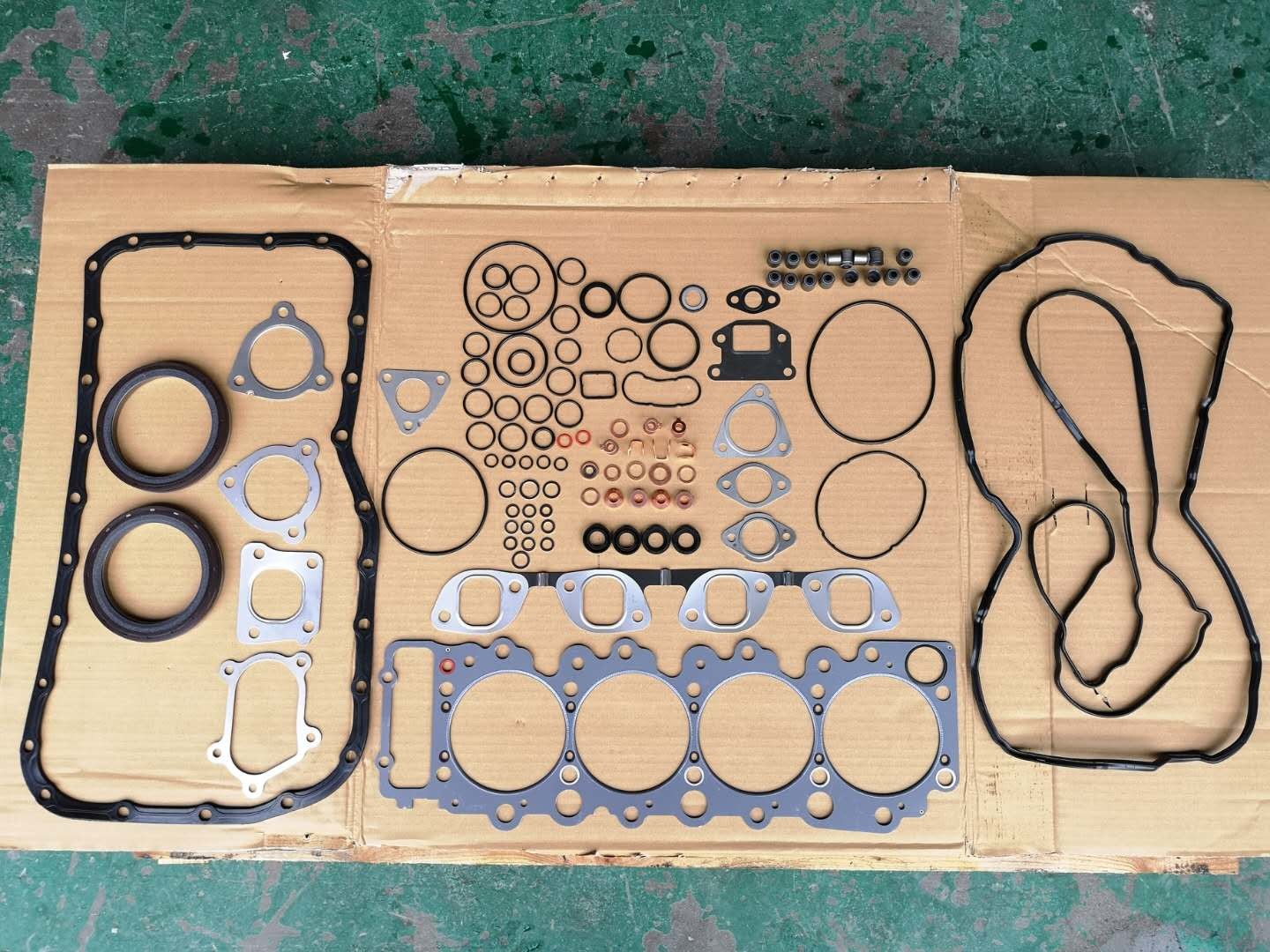 ISUZU NPR 4HK1 Engine Gasket Set 5878179761 Same Content With Genuine Parts