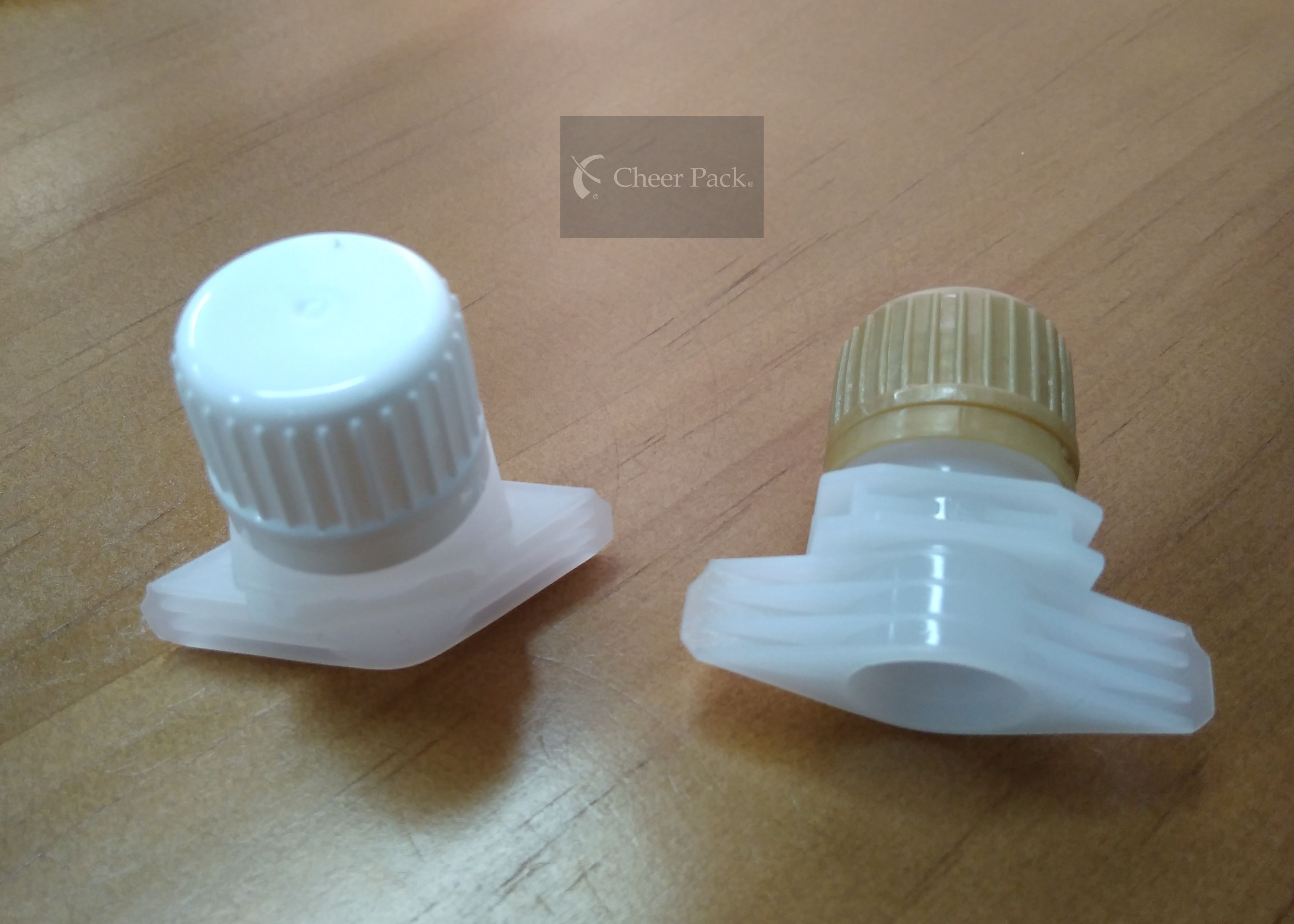 Security Seal Screw Baby Food Pouch Tops Plastic Injection Moulding For Doypack