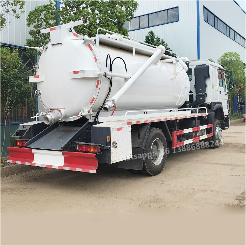 Export Type HOWO 15000 Liters Sewage Suction Truck Vacuum Tanker