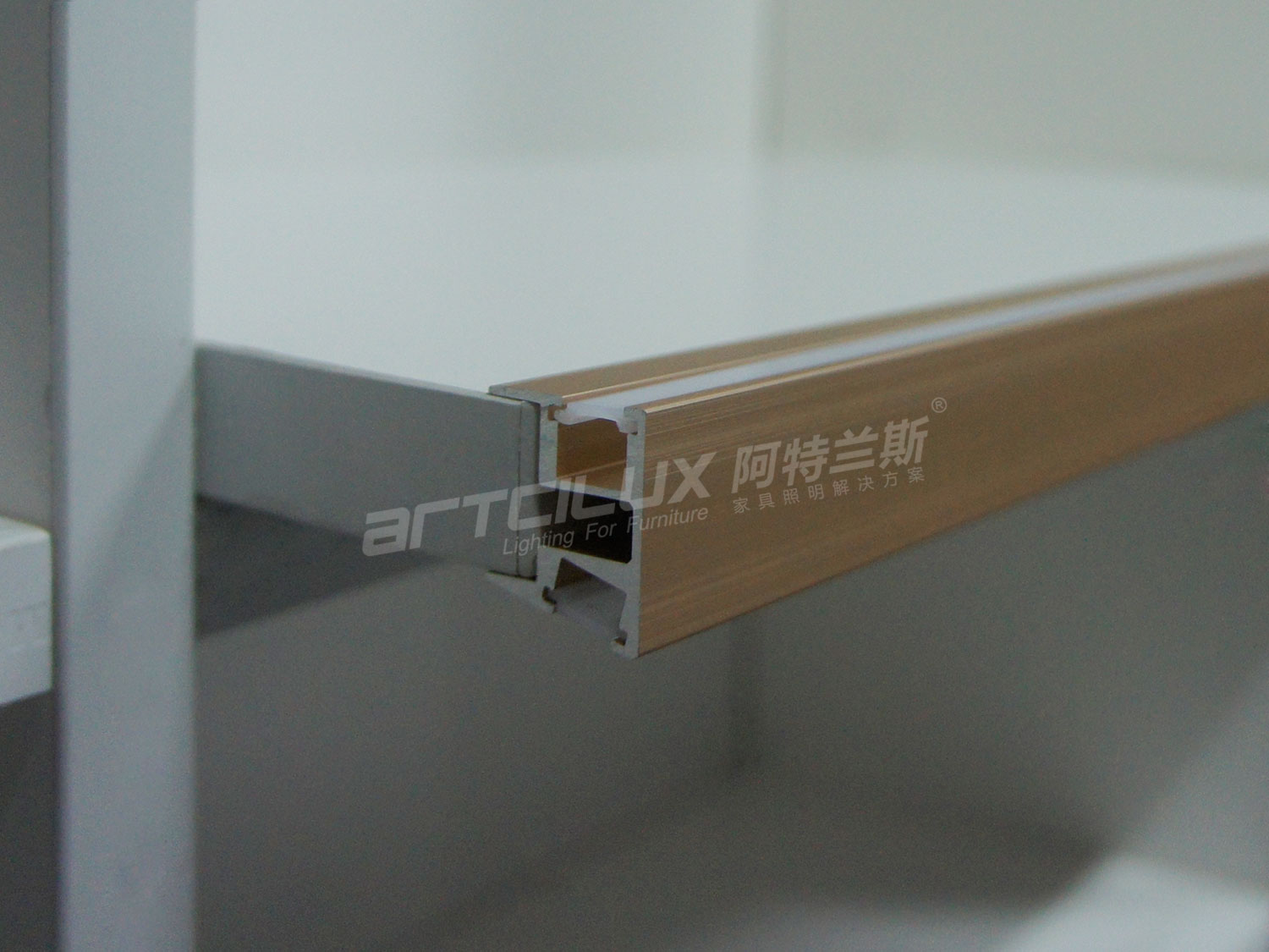 Modern Furniture LED Shelf Light Kit with Recessed Style Clip Mounting A2600
