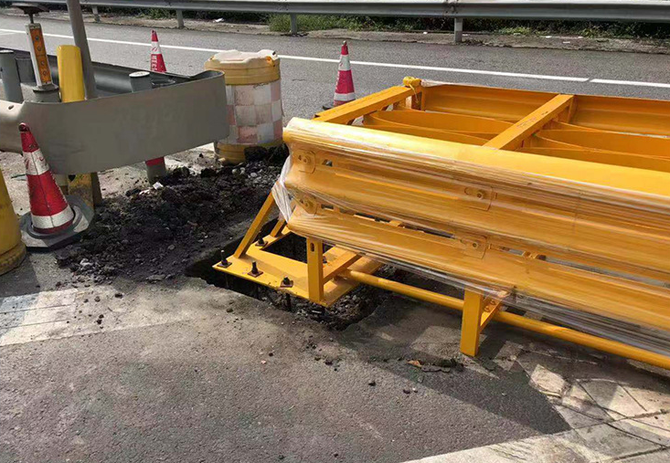 Highway Guardrail And Accessories Anti Corrosion Roadway Safety