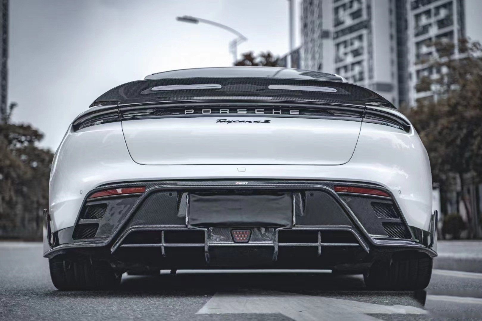 New Product for Porsche Taycan Carbon Fiber Body Kit Taycan Wide Bodyki Front Shovel Side Skirt Spoiler Diffuser