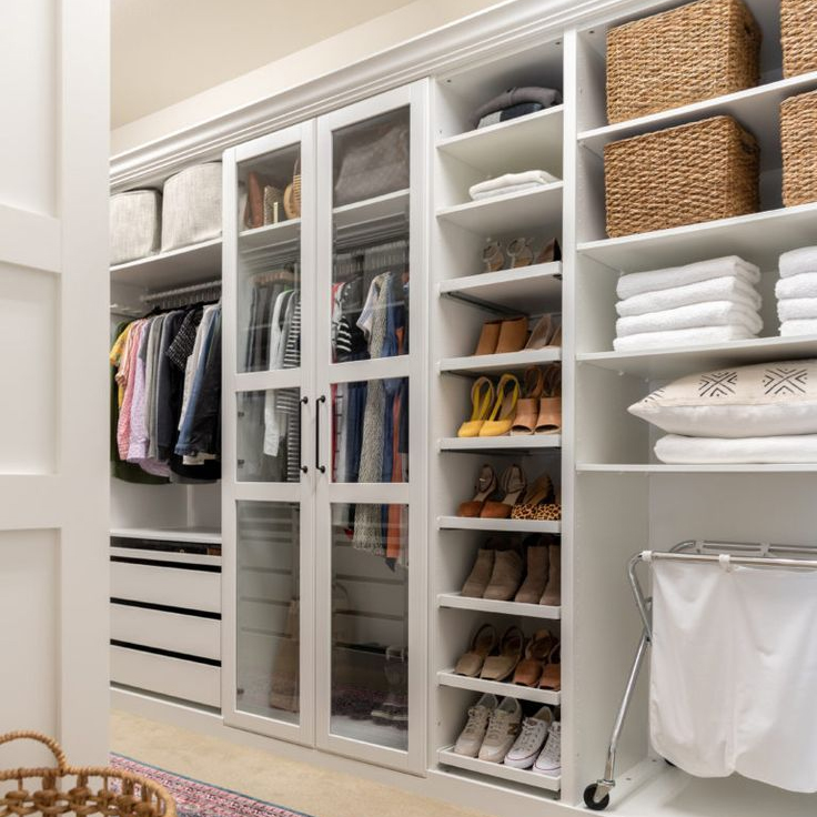 Modern Bedroom Furniture Wall Storage Design for Apartment Functionality
