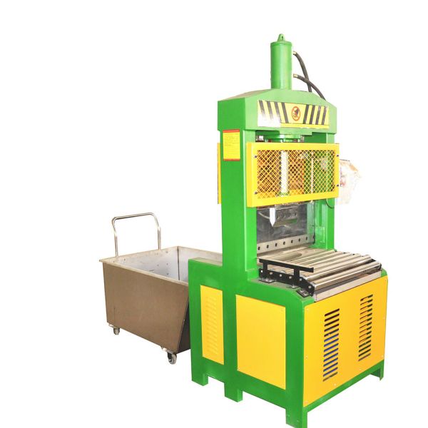 Rubber cutting machine overall view