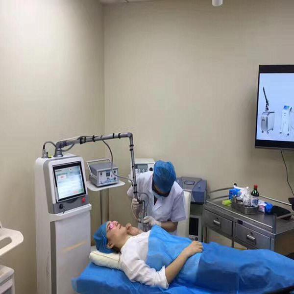Fractional Co2 Laser Skin Resurfacing Machine , Viginal Tightening Machine CE