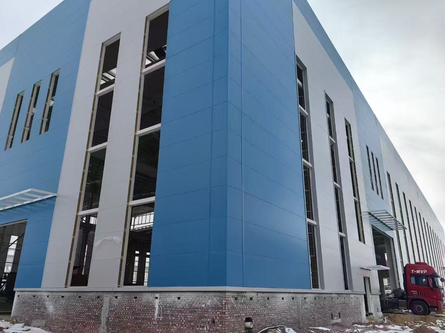 Painting Or Hot Dip Galvanized Finish Steel Frame Warehouse For Light Weight Storage Solution