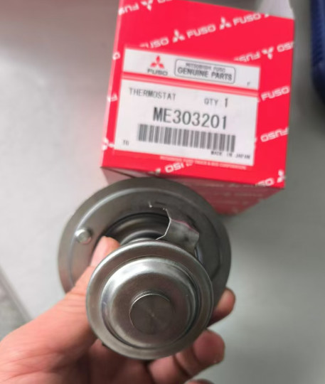 4M50 Thermostat At 76.5 Degrees Celsius ME303201 High Pressure Resistance
